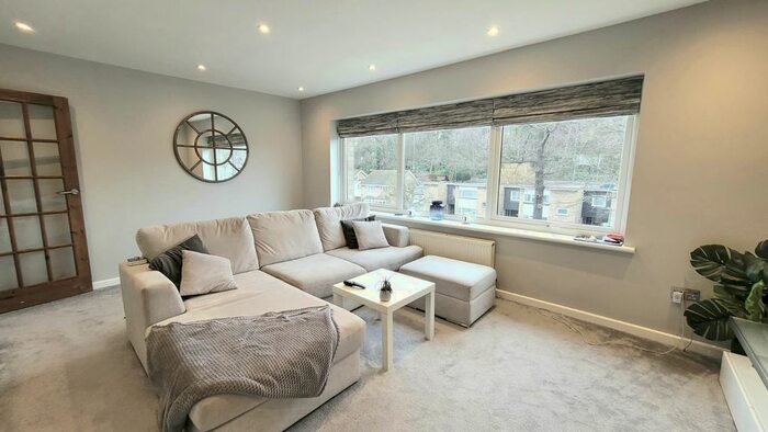 3 Bedroom Flat To Rent In By The Wood, Watford, WD19