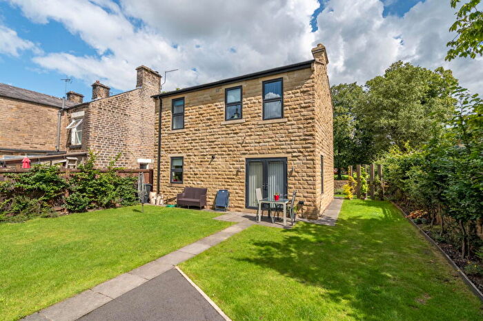 4 Bedroom Detached House For Sale In Hadfield Road, Glossop, SK13