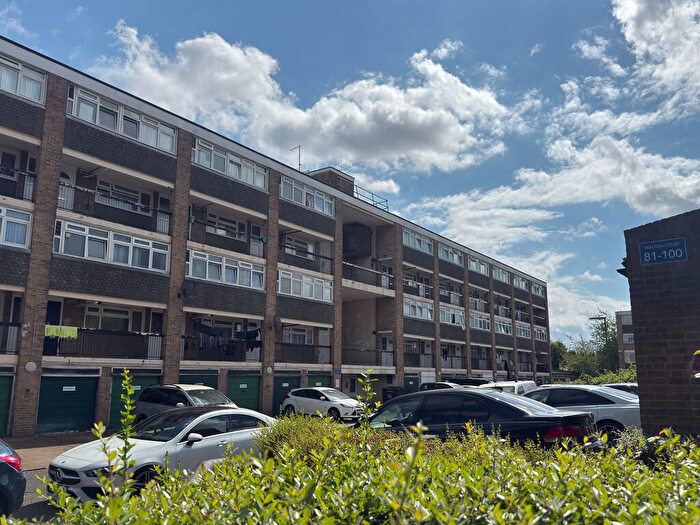 3 Bedroom Maisonette For Sale In Walton Court, Woking, GU21