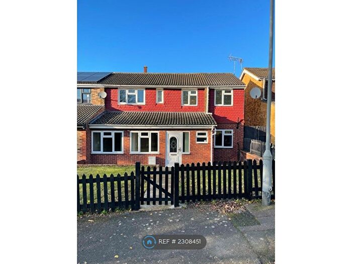 6 Bedroom Semi-Detached House To Rent In Julius Gardens, Luton, LU3