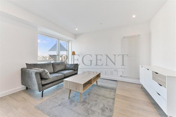 Apartment To Rent In Botanist House, Seagull Lane, E16