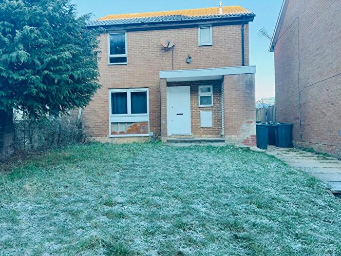 3 Bedroom Semi-Detached House To Rent In Olympic Close, Luton, Bedfordshire, LU3