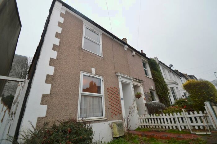 3 Bedroom Semi-Detached House To Rent In Purrett Road, Plumstead, London, SE18