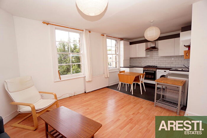 1 Bedroom Flat To Rent In Flat B, Caledonian Road, London, N1