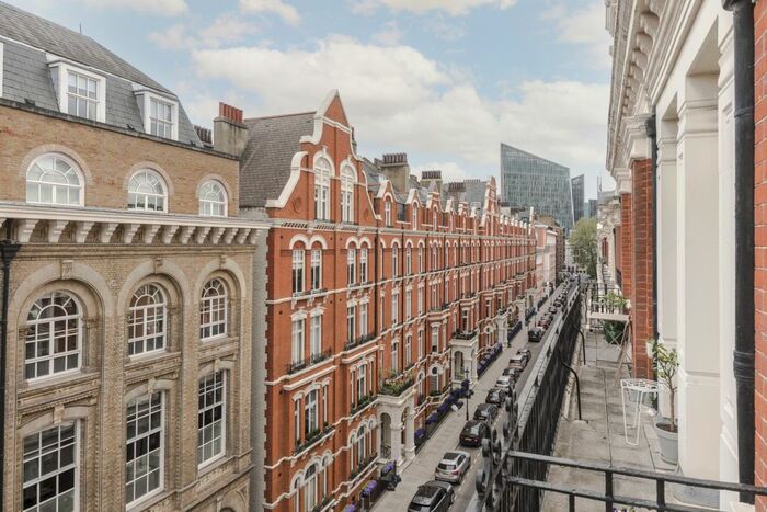 3 Bedroom Flat To Rent In Carlisle Place, London, SW1P