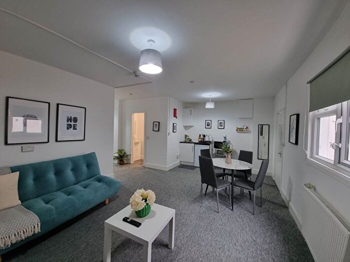 2 Bedroom Flat To Rent In Crown Ln, Southgate, N14