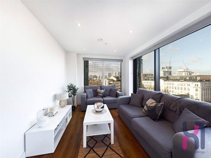 3 Bedroom Flat For Sale In Trafford Road, Salford, M5