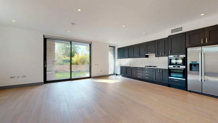 3 Bedroom Flat To Rent In Carlton Road, London, W5