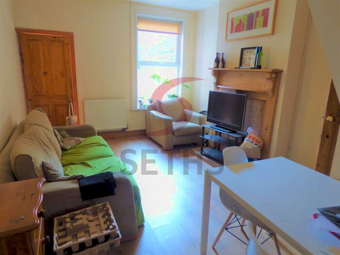 3 Bedroom Terraced House To Rent In Wilberforce Road, Leicester, LE3