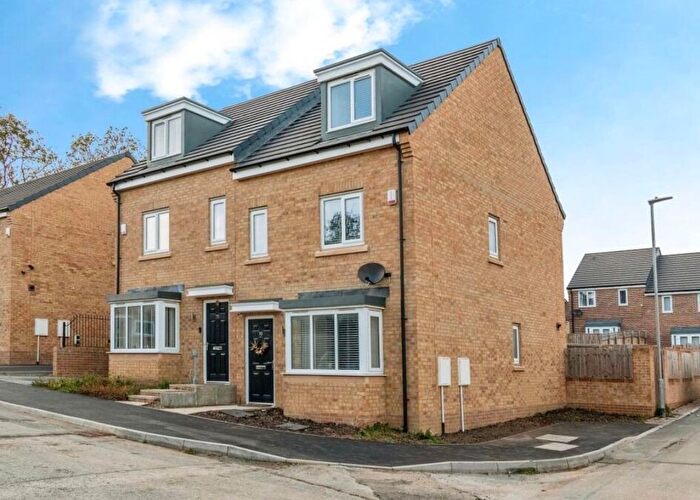 3 Bedroom Semi Detached House For Sale In Quarry Bank Road, Bradford, BD2