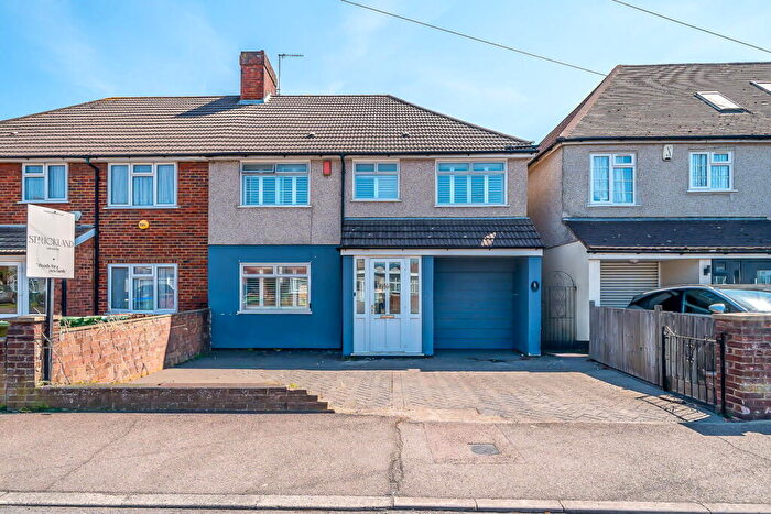 4 Bedroom Semi-Detached House For Sale In Colyers Lane, Erith, DA8