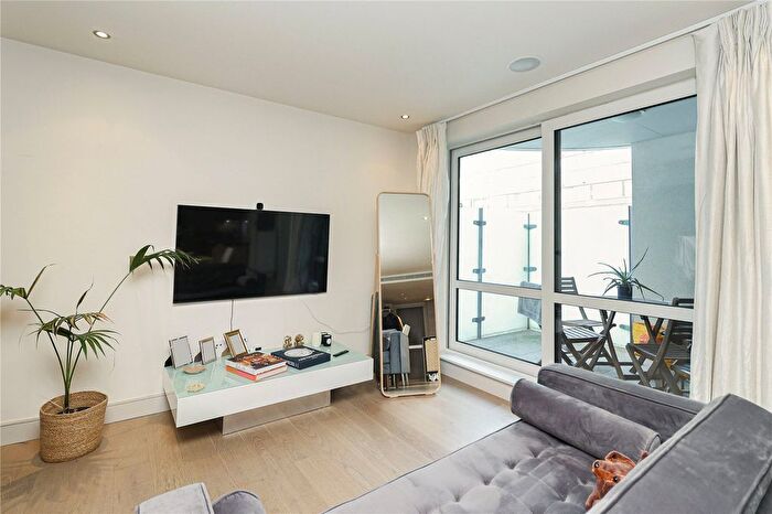 1 Bedroom Flat To Rent In Park Street, London, SW6