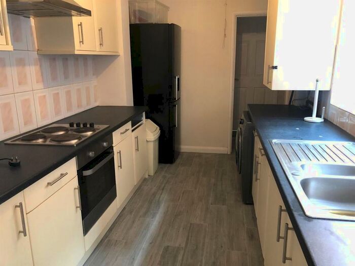 5 Bedroom Terraced House To Rent In *&#;pppw Excluding* Claypole Road, Hyson Green, Nottingham, NG7
