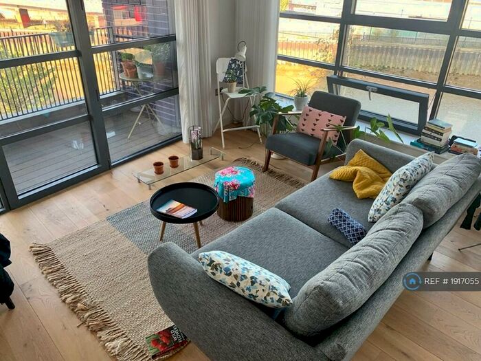 2 Bedroom Flat To Rent In Lookout Lane, London, E14