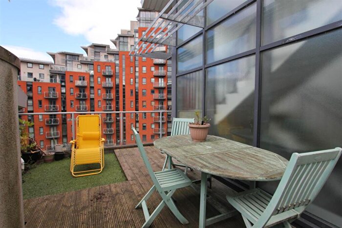 1 Bedroom Flat For Sale In Westray, City Island, LS12