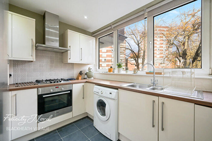 2 Bedroom Maisonette For Sale In Russett Way, London, SE13