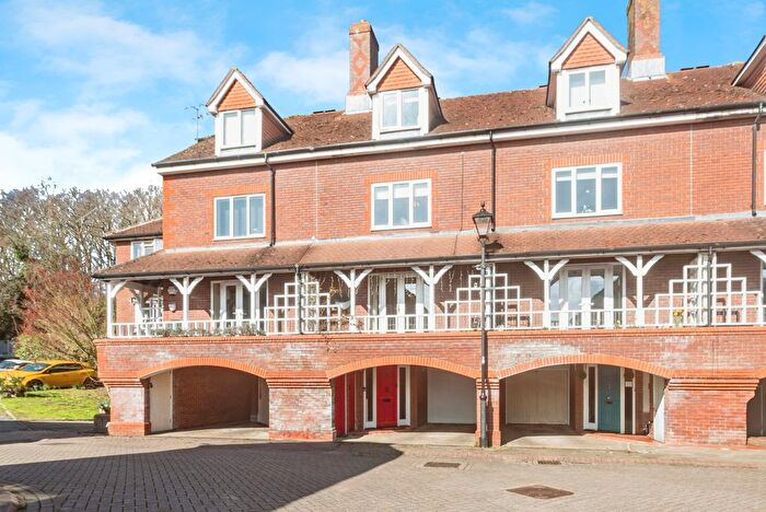 4 Bedroom Town House For Sale In Beddington Court, Basingstoke, RG24