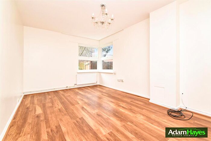 2 Bedroom Apartment To Rent In Tash Place, New Southgate, N11