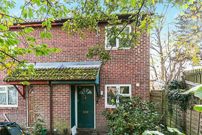 2 Bedroom End Of Terrace House For Sale In Lainlock Place, Hounslow, TW3