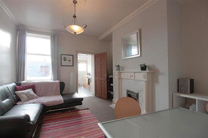 3 Bedroom Apartment To Rent In Helmsley Road, Newcastle Upon Tyne, NE2