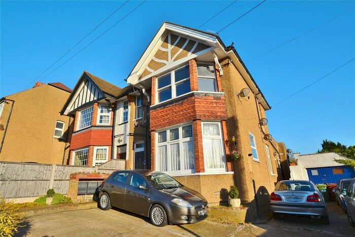 2 Bedroom Flat To Rent In Aldenham Road, Bushey, Hertfordshire, WD23