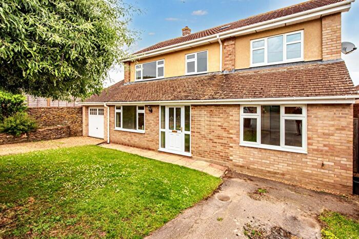 4 Bedroom Detached House To Rent In Willow View Close, Malmesbury, SN16