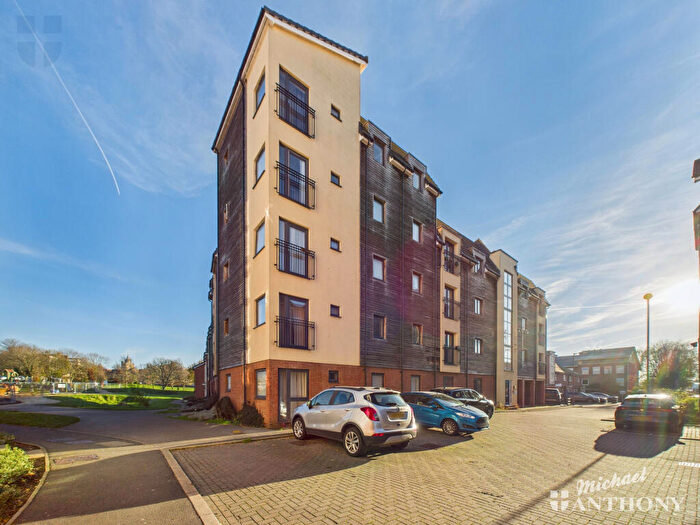 2 Bedroom Flat To Rent In Quercetum Close, Aylesbury, Buckinghamshire, HP19