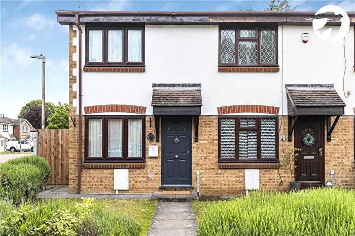 2 Bedroom End Of Terrace House For Sale In Quay Lane, Greenhithe, Kent, DA9