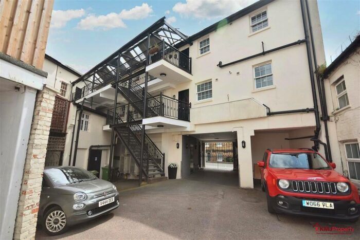 2 Bedroom Flat For Sale In Crescent Road, Tunbridge Wells, TN1