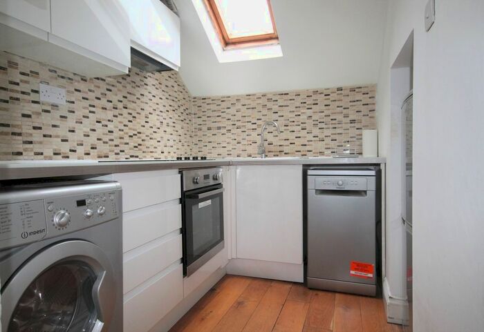 1 Bedroom Flat To Rent In Rathcoole Gardens, Crouch End, N8