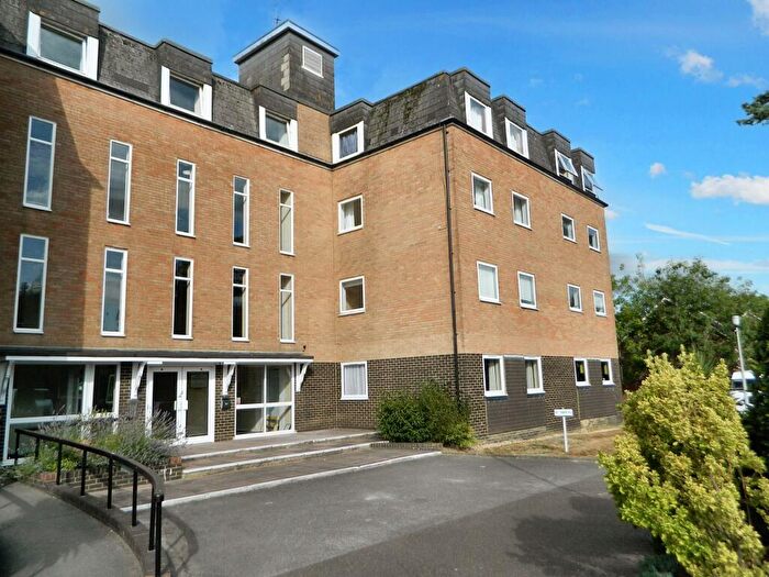 2 Bedroom Flat To Rent In Kings Road, Horsham, RH13