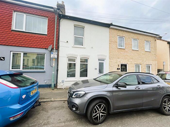 3 Bedroom End Of Terrace House To Rent In Shakespeare Road, Gillingham, ME7