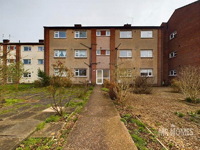 2 Bedroom Flat To Rent In Rookwood Close, Llandaff, Cardiff, CF5