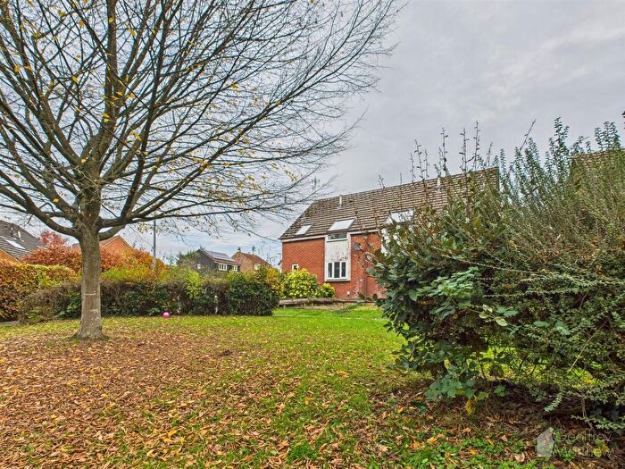 1 Bedroom Semi Detached House For Sale In Wheatlands, Chells Manor, Stevenage, SG2