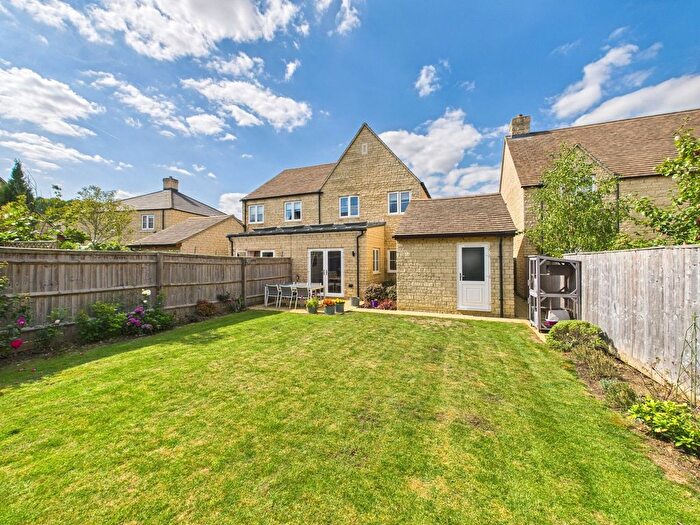 3 Bedroom Semi-Detached House For Sale In Oak Drive, Shipton-Under-Wychwood, Chipping Norton, OX7
