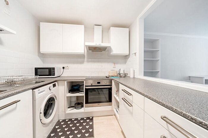1 Bedroom Flat To Rent In Willow Grove, Chislehurst, BR7