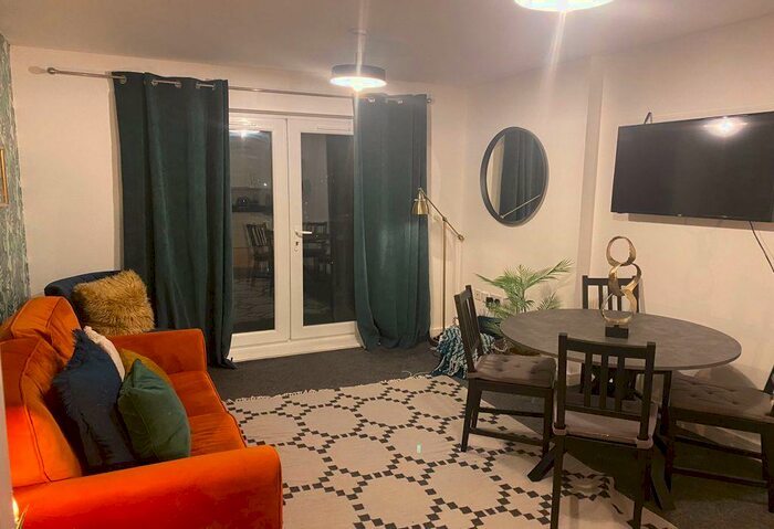 2 Bedroom Serviced Apartments To Rent In The Overstone, Overstone Court, Cardiff, Caerdydd, CF10