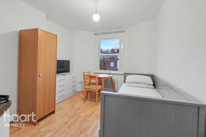 Studio For Sale In Buxton Road, London, NW2