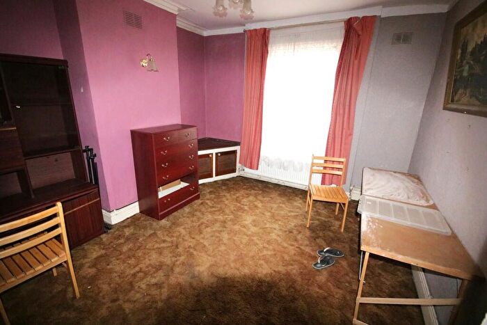 3 Bedroom Terraced House For Sale In Baxendale Street, Bethnal Green, E2