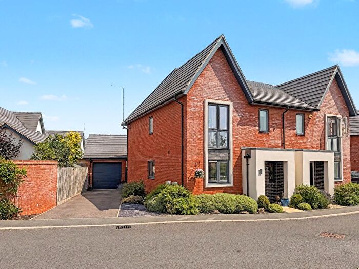 3 Bedroom Semi Detached House For Sale In Fotheringhay Close, Daventry, NN11