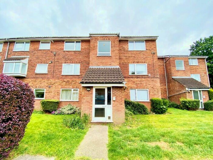 1 Bedroom Flat To Rent In Shurland Avenue, East Barnet, EN4