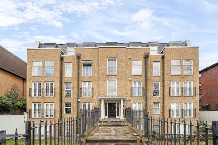 2 Bedroom Flat To Rent In Widmore Road Bromley, BR1