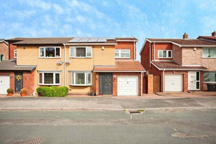 3 Bedroom Semi Detached House For Sale In Chevet Rise, Royston, Barnsley, S71