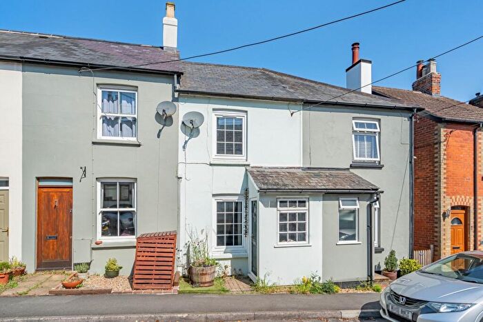 3 Bedroom Terraced House For Sale In Vicarage Road, Alton, Hampshire, GU34