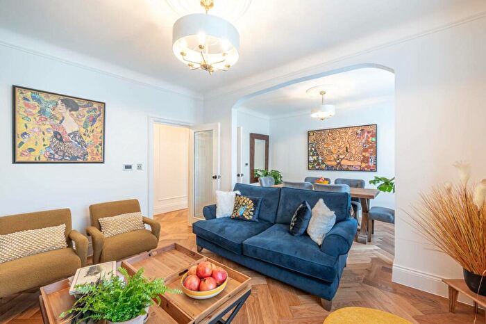 3 Bedroom Flat To Rent In Finchley Road, Hampstead Garden Suburb, London, NW11