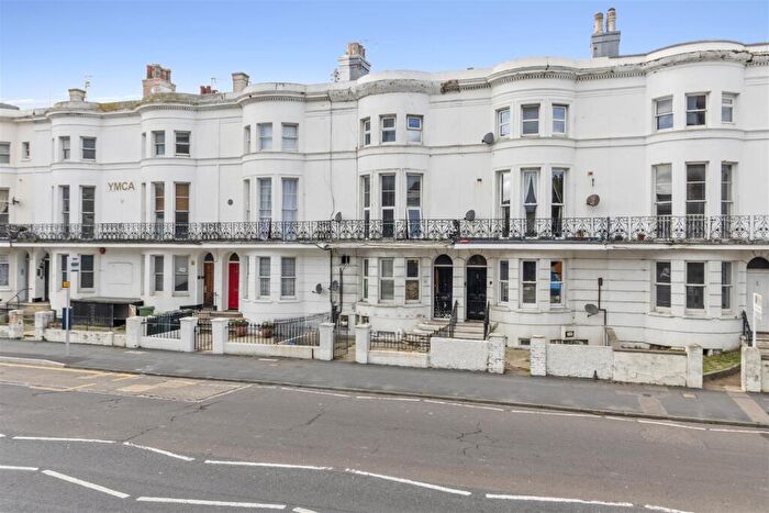 2 Bedroom Flat For Sale In Seaside, Eastbourne, BN22