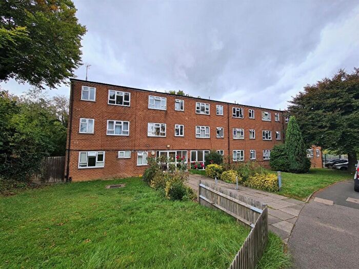 Studio To Rent In St. Ives Close, Luton, Bedfordshire, LU3