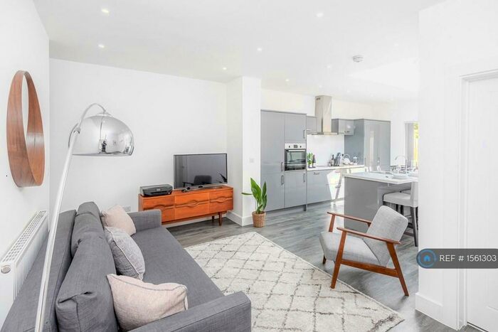 2 Bedroom Maisonette To Rent In Fairleigh Road, Cardiff, CF11