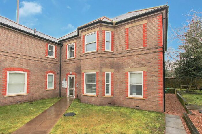 2 Bedroom Flat To Rent In Essex Road, Watford, Hertfordshire, WD17