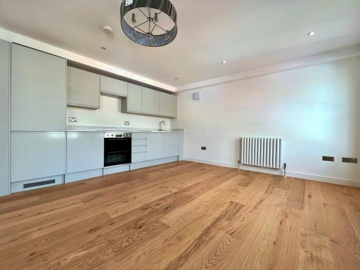 3 Bedroom Flat To Rent In Nunhead Lane Peckham, SE15